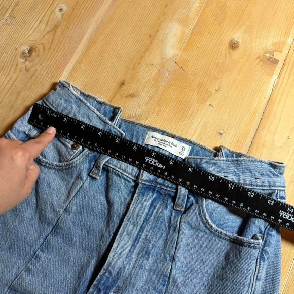 Abercrombie & Fitch 90s Relaxed High Rise Jeans Light wash 25 - Picture 7 of 8